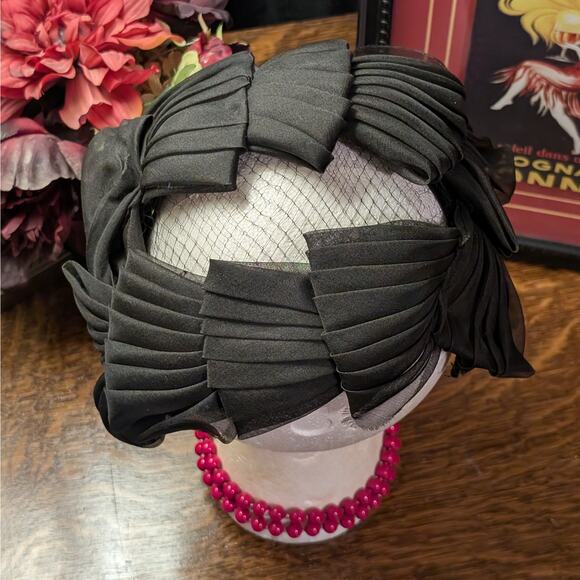 Mid Century 1950s Vintage Formal Black Pleated Fabric & Net Fascinator Tilt Hat - Picture 5 of 8